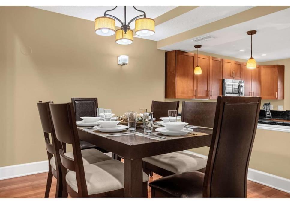 Cozy & Elegant 4Br Enchanted Townhouse - 1 Mile To Disney With Resort Pool, Gym, & Jacuzzi Orlando Exterior photo