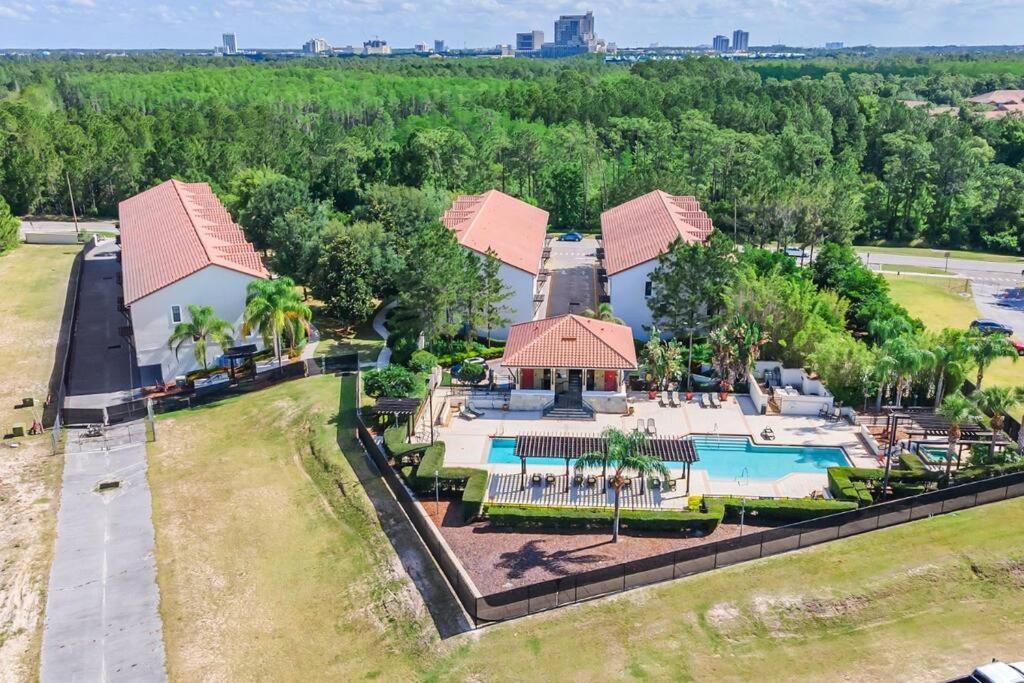 Cozy & Elegant 4Br Enchanted Townhouse - 1 Mile To Disney With Resort Pool, Gym, & Jacuzzi Orlando Exterior photo